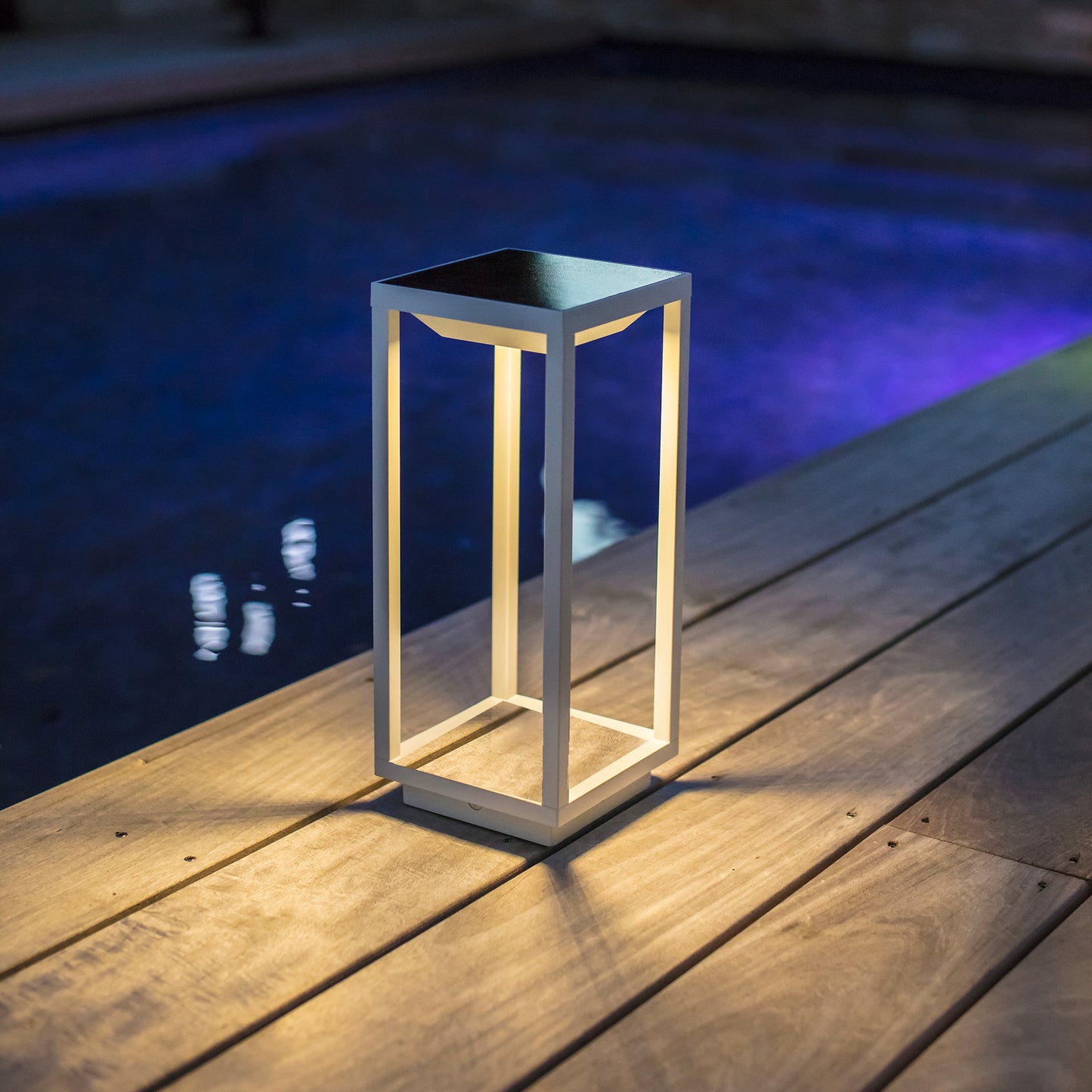 Chic white solar lantern in aluminum to be planted to stand or fixed to the ground LED warm white HYDRA H34cm with switch