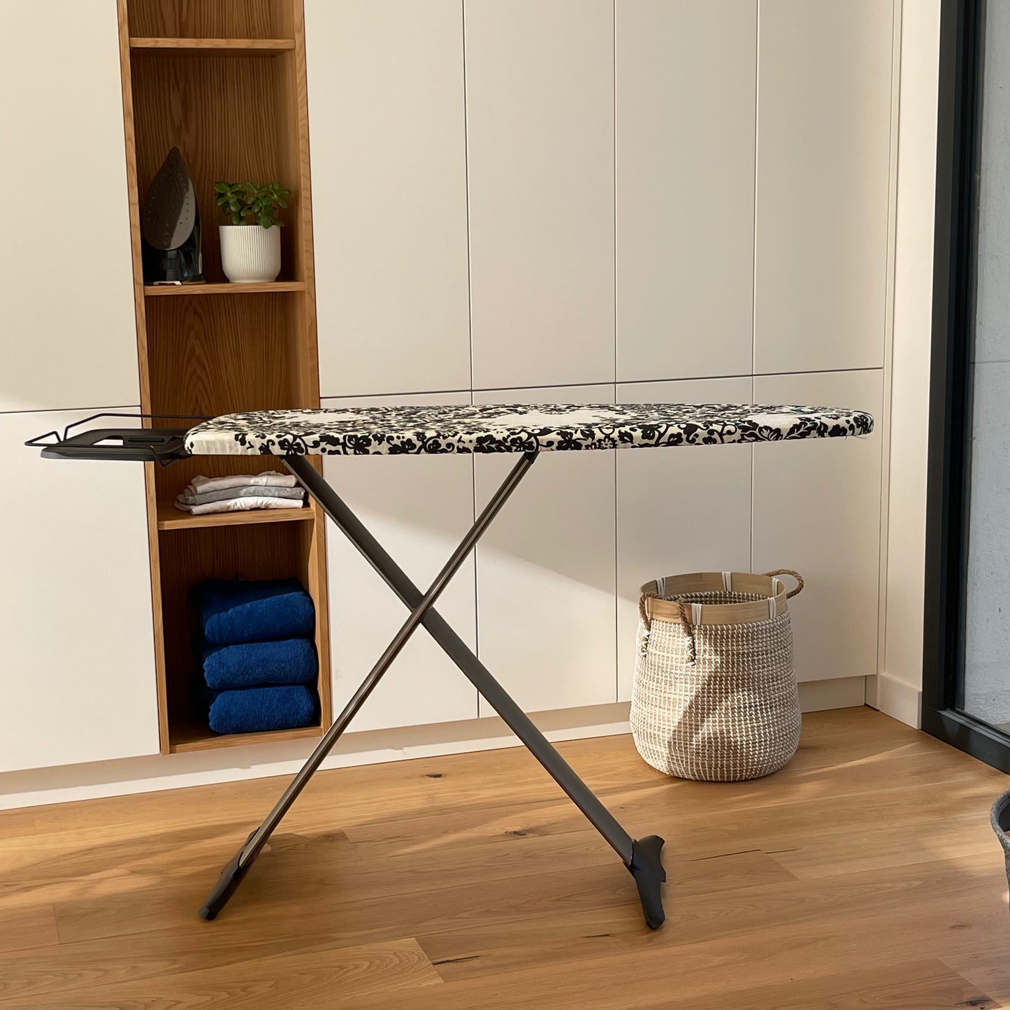 TIFFANY designer foldable ironing board in aluminum 130x47 H93cm high quality with iron rest and steam station rest