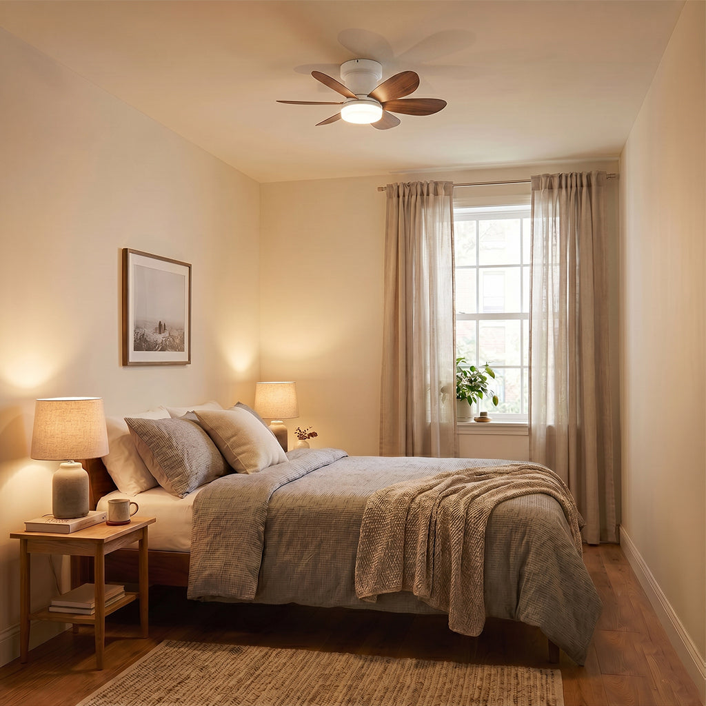 Ventilateur de Plafond 52cm avec Lampe LED MISTRAL Petit Ventilateur Silencieux Chambre Enfant Bureau Cuisine Moteur DC Basse Consommation Réversible Ete Hiver avec Télécommande Couleur bois