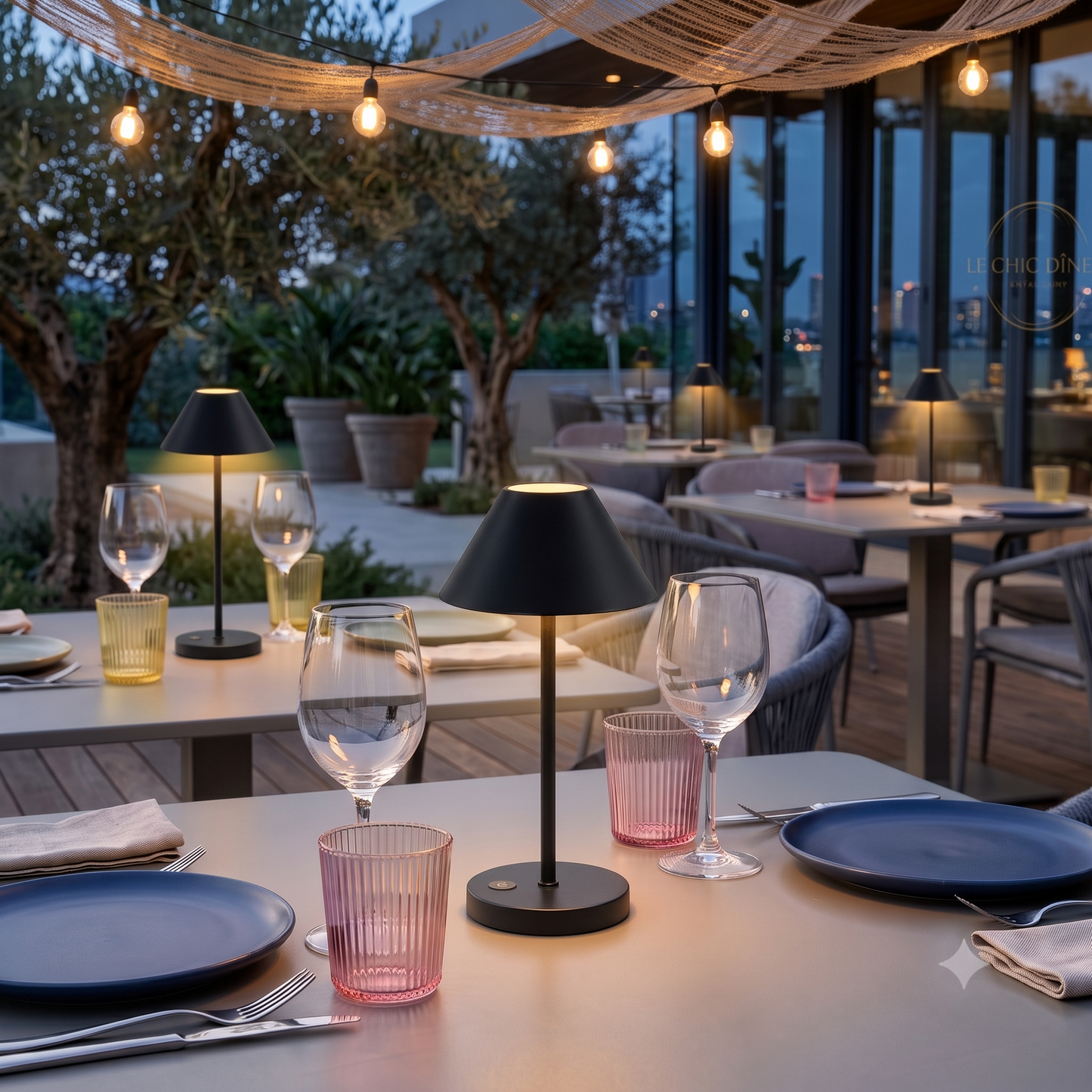 Lot de 4 lampes de table sans fil 4x NAOMI LED blanc chaud H15,5cm avec plateau de chargement