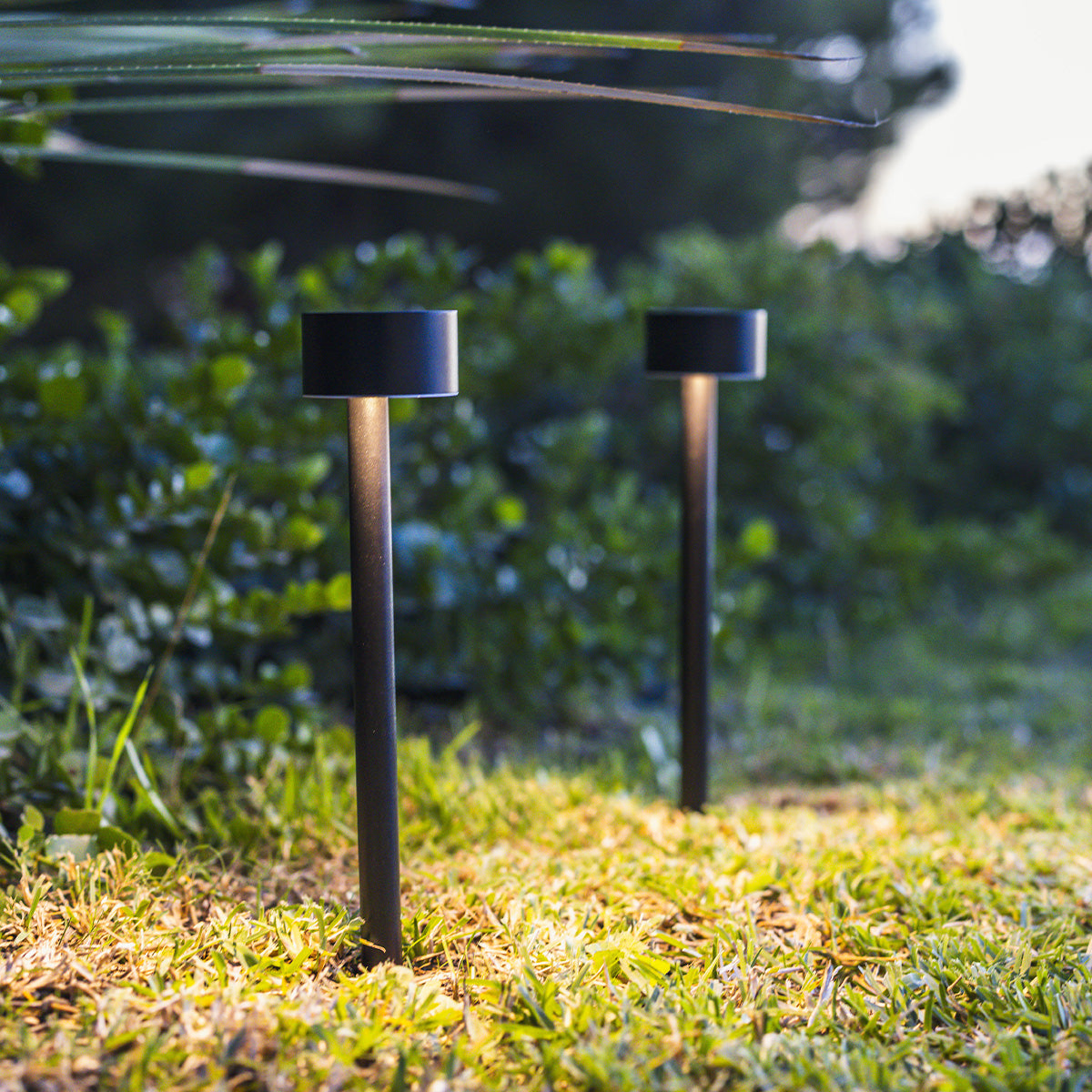 Set of 2 UFO warm white LED solar spike markers H35cm