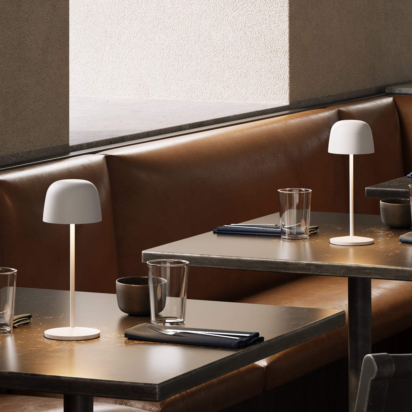 Lampe de table touch sans fil en aluminium blanc LED SOPHIA WHITE blanc dimmable H28cm