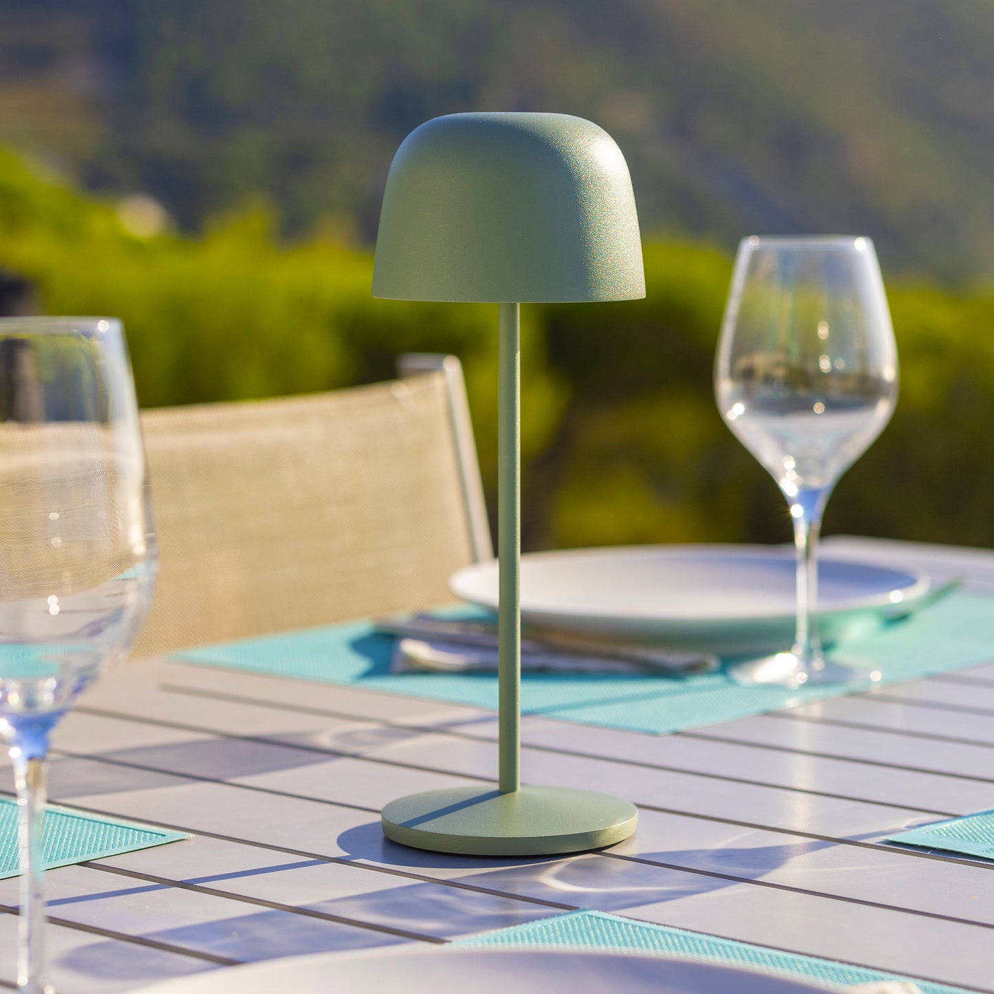 Lampe de table touch sans fil en aluminium vert olive LED SOPHIA OLIVE blanc dimmable H28cm