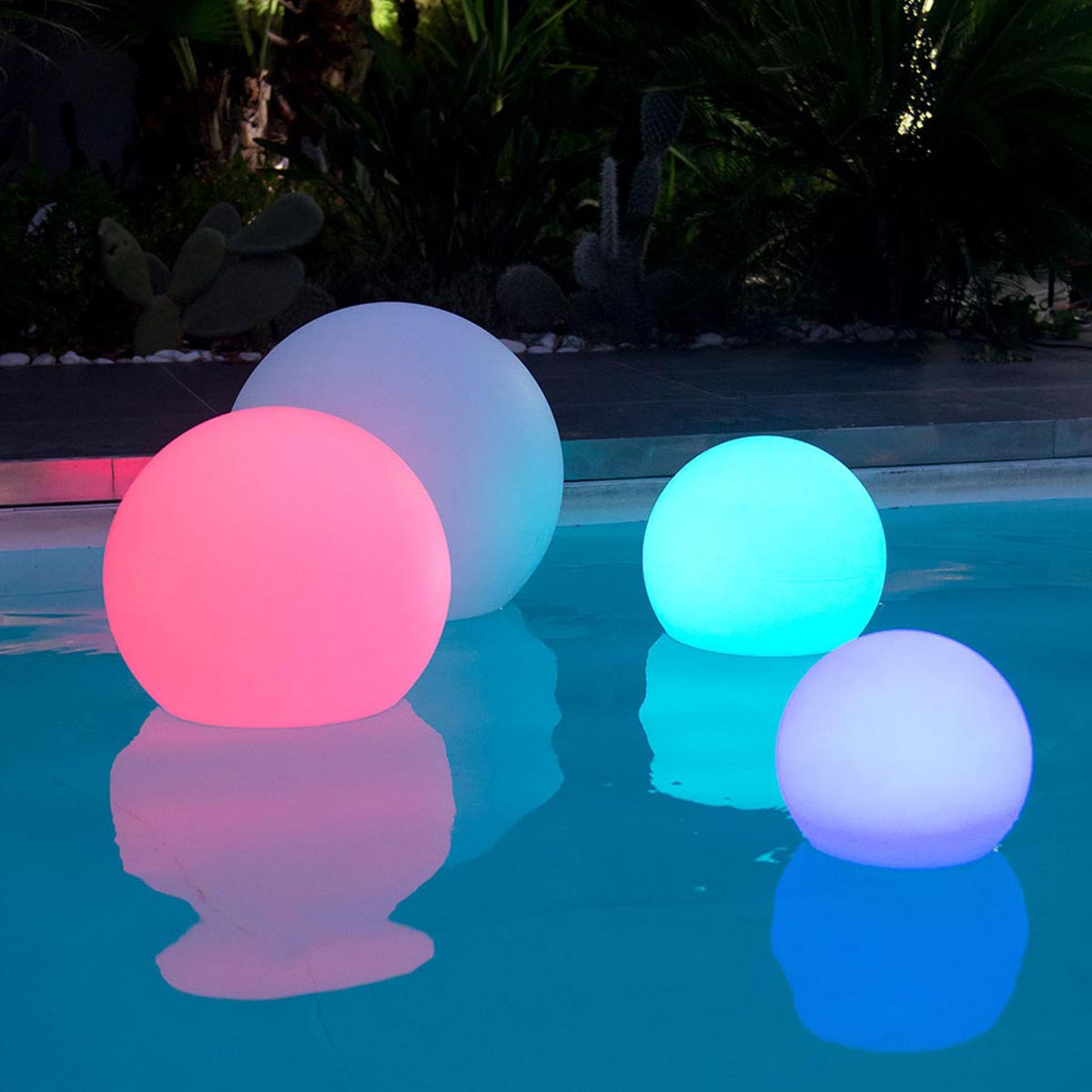 Boule lumineuse sans fil flottante LED multicolore dimmable BOBBY ∅30cm avec télécommande et socle à induction - REDDECO.com