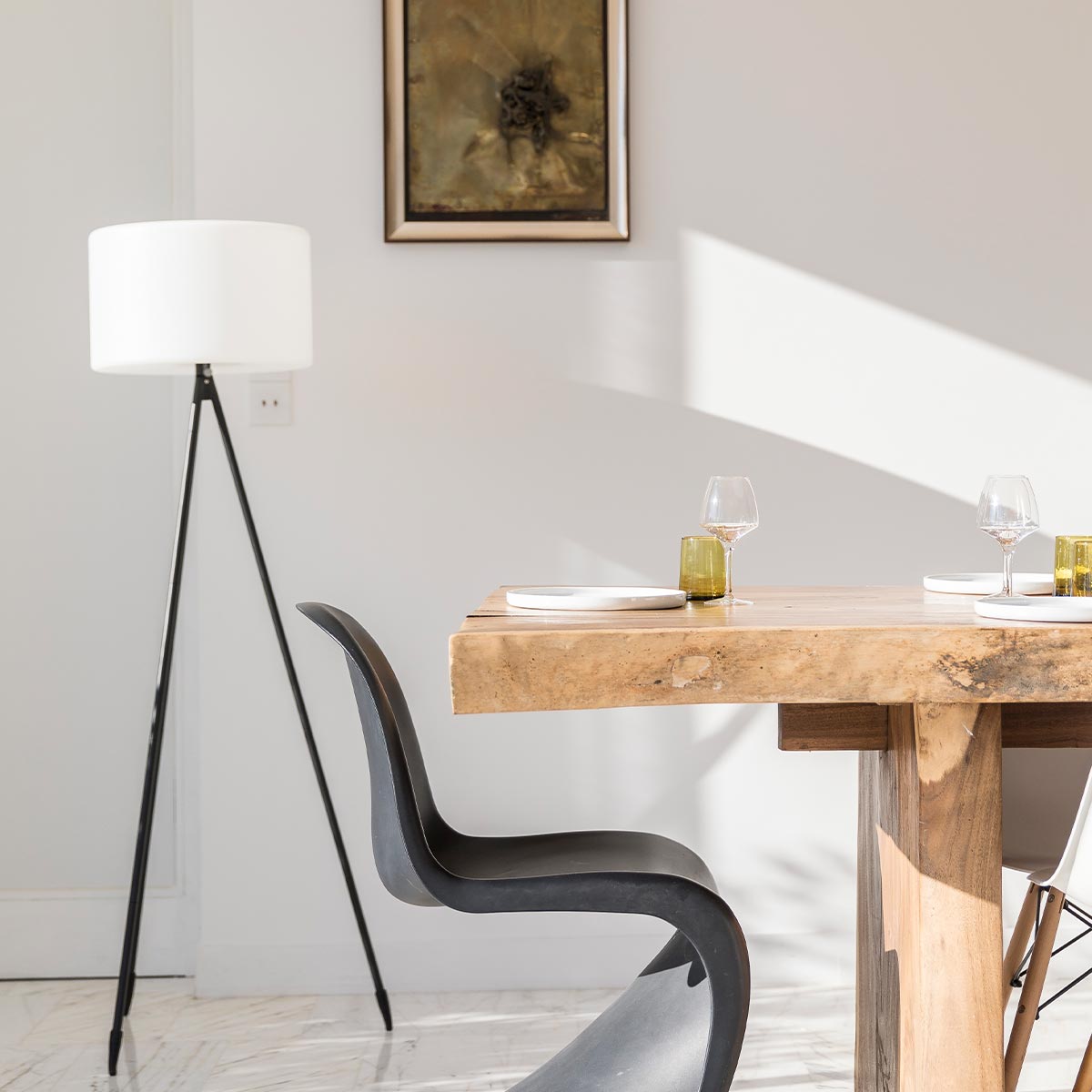 Lampadaire sans fil LED multicolore dimmable TAMBOURY H150cm avec télécommande - REDDECO.com