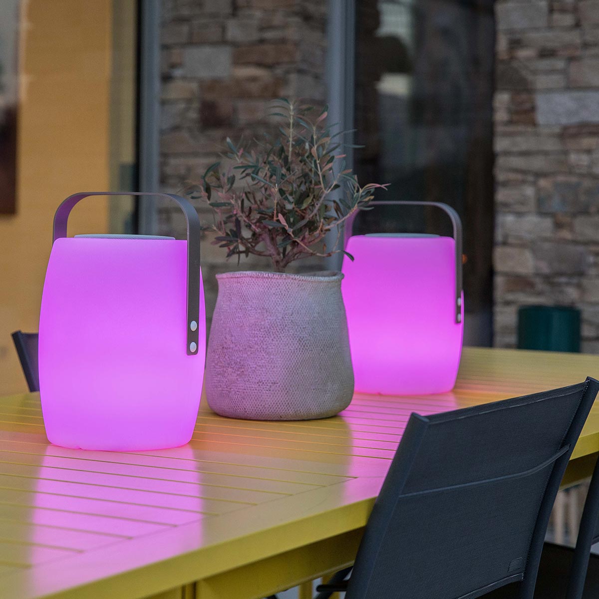 Lampe enceinte bluetooth sans fil poignée aluminium LED blanc/multicolore dimmable LUCY PLAY H31cm avec télécommande - REDDECO.com
