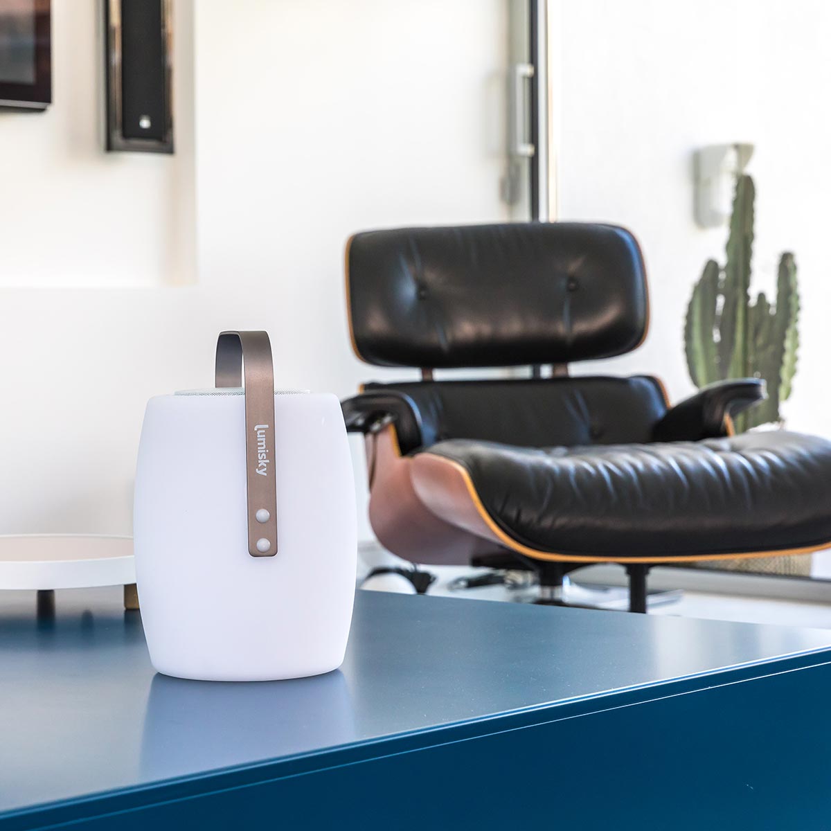 Lampe enceinte bluetooth sans fil poignée aluminium LED blanc/multicolore dimmable LUCY PLAY H31cm avec télécommande - REDDECO.com