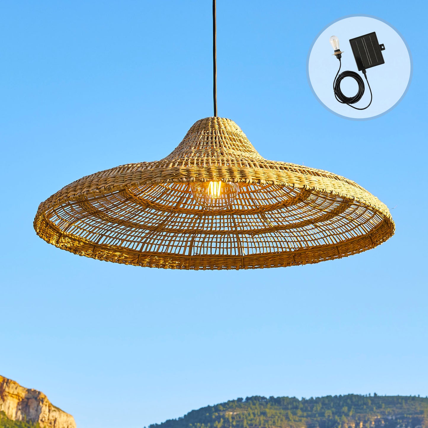 Suspension solaire FREYA LARGE SOLAR en herbe marine avec câble hybride secteur et solaire 5m de longueur