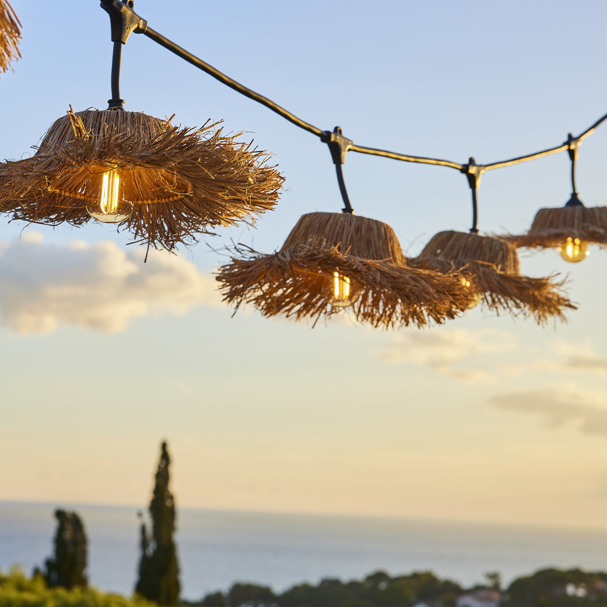 Guirlande lumineuse extérieure raccordable 27m avec 42 ampoules LED filament E27 blanc chaud TAHITI LIGHT Abat-jour en paille bohème