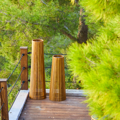 Lampadaire d'extérieur solaire TECKA TALL en bois teck avec module LED blanc chaud et télécommande H120cm