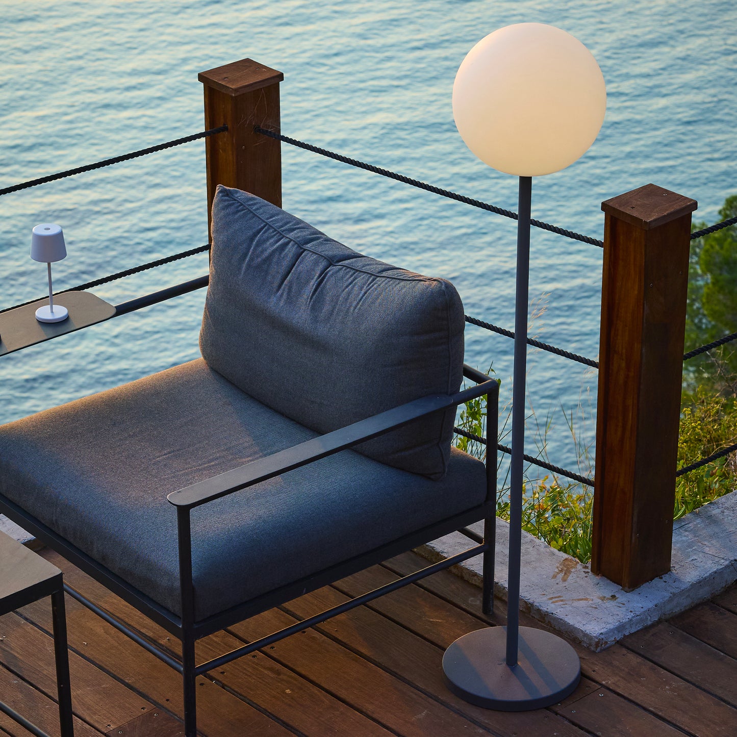 Rechargeable luminous floor lamp with metal foot Scandinavian design LED warm white/white dimmable LUNY TALL H150cm