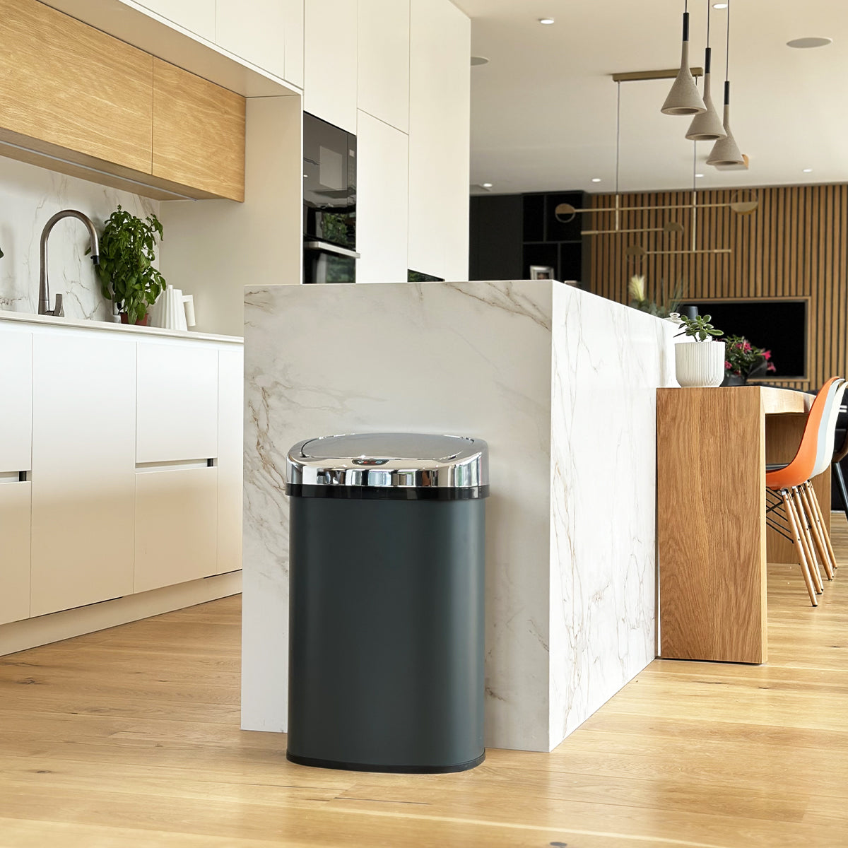 Automatic kitchen bin 58L MAJESTIC large capacity in stainless steel with strapping