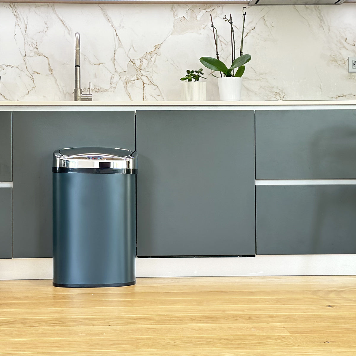 Automatic kitchen bin 58L MAJESTIC large capacity in stainless steel with strapping