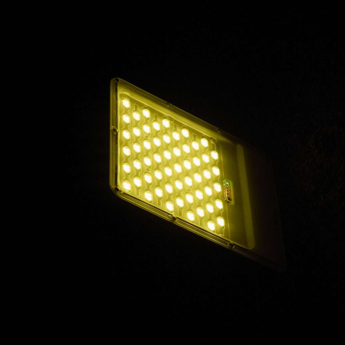 Projecteur solaire éclairage très puissant LED blanc chaud/ froid TITAN avec panneau solaire déporté et télécommande H30.5cm