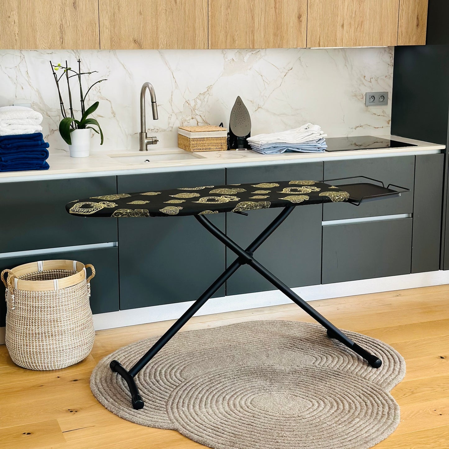 Folding ironing board UTAH in steel 125x41 H96cm with iron rest and central steamer rest