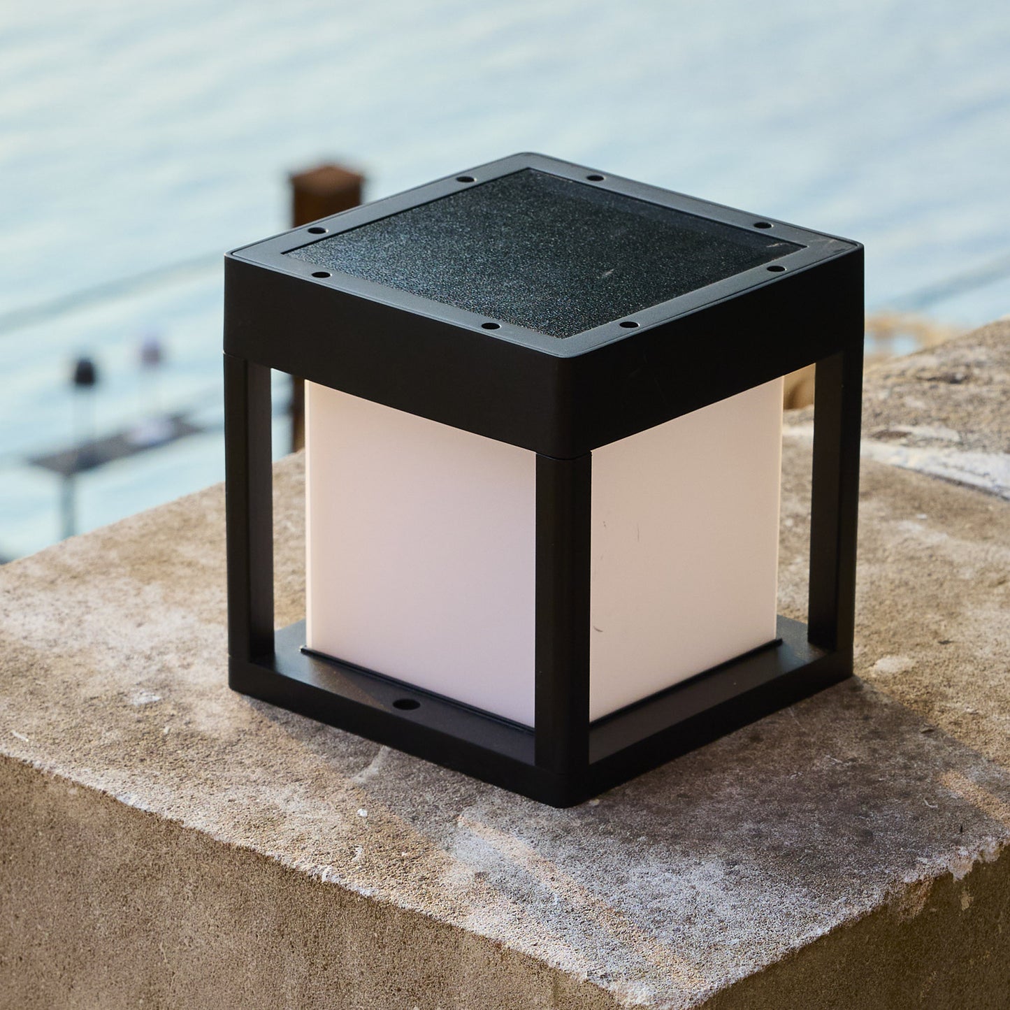 Borne lumineuse carré avec détecteur de mouvement PILARO BLACK LED blanc chaud 15cm