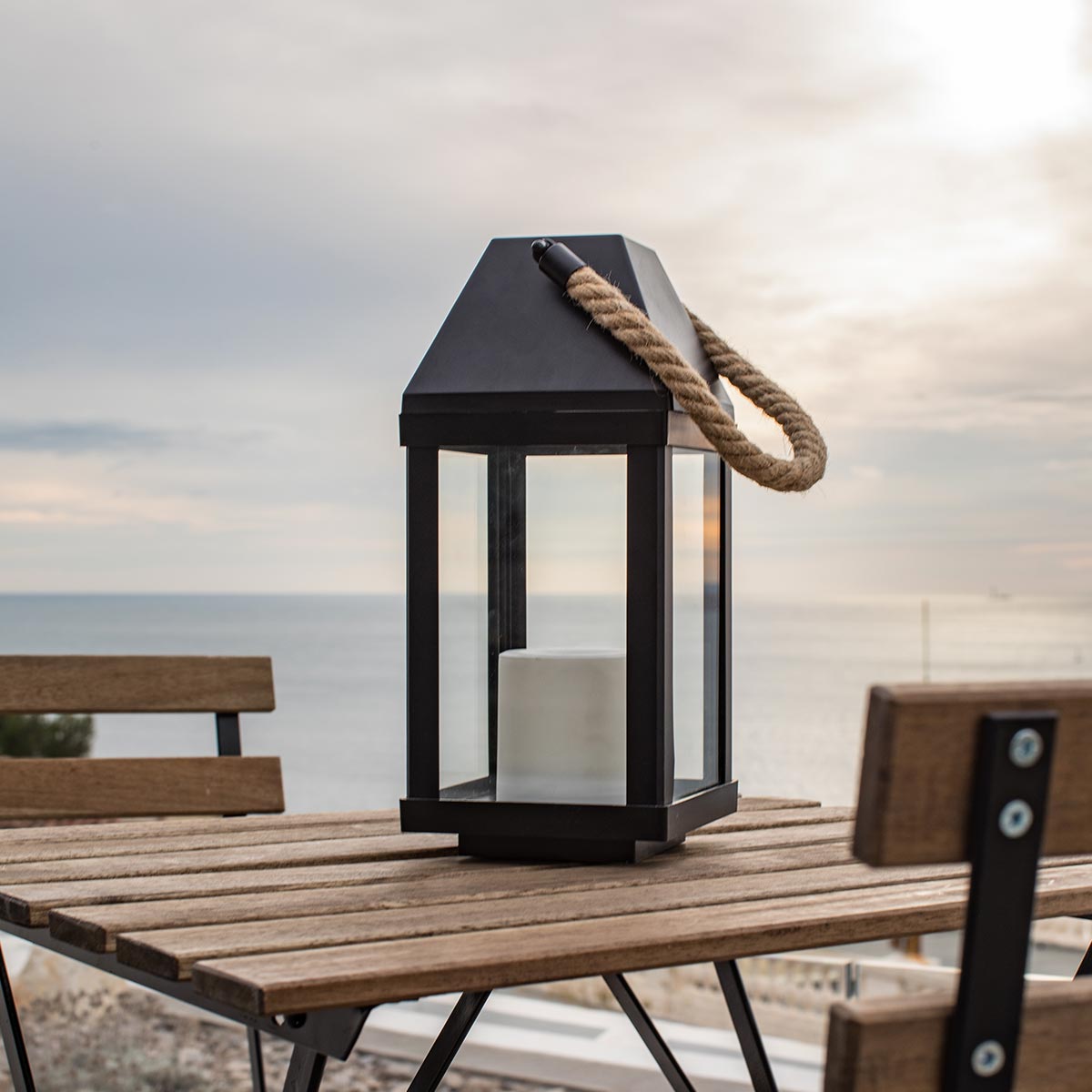 Lanterne photophore solaire décorative poignée en corde effet bougie LED blanc chaud CHANDELY H43cm - REDDECO.com