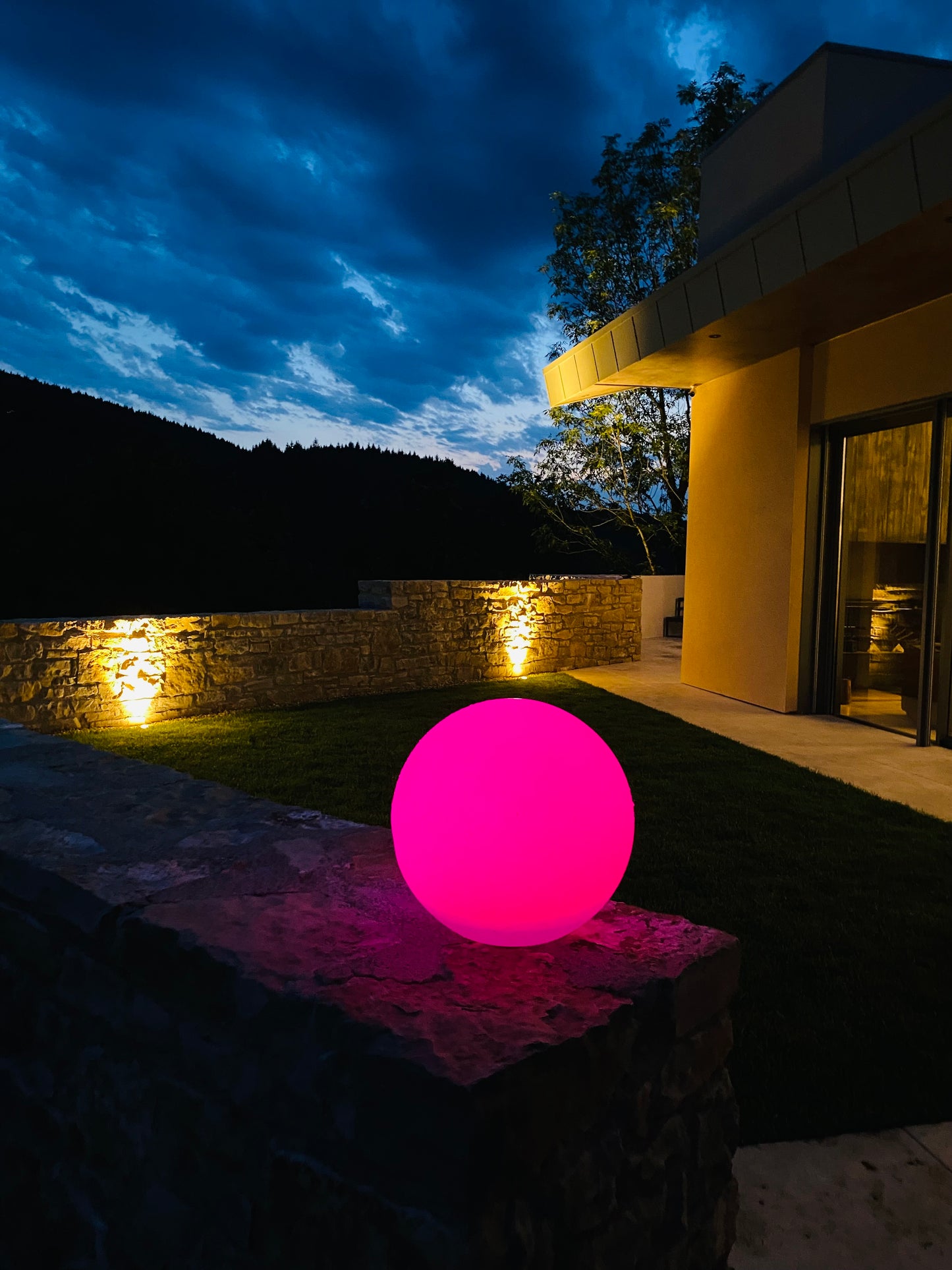 BOBBY ∅30cm dimmable multicolored floating LED wireless light ball with remote control and induction base